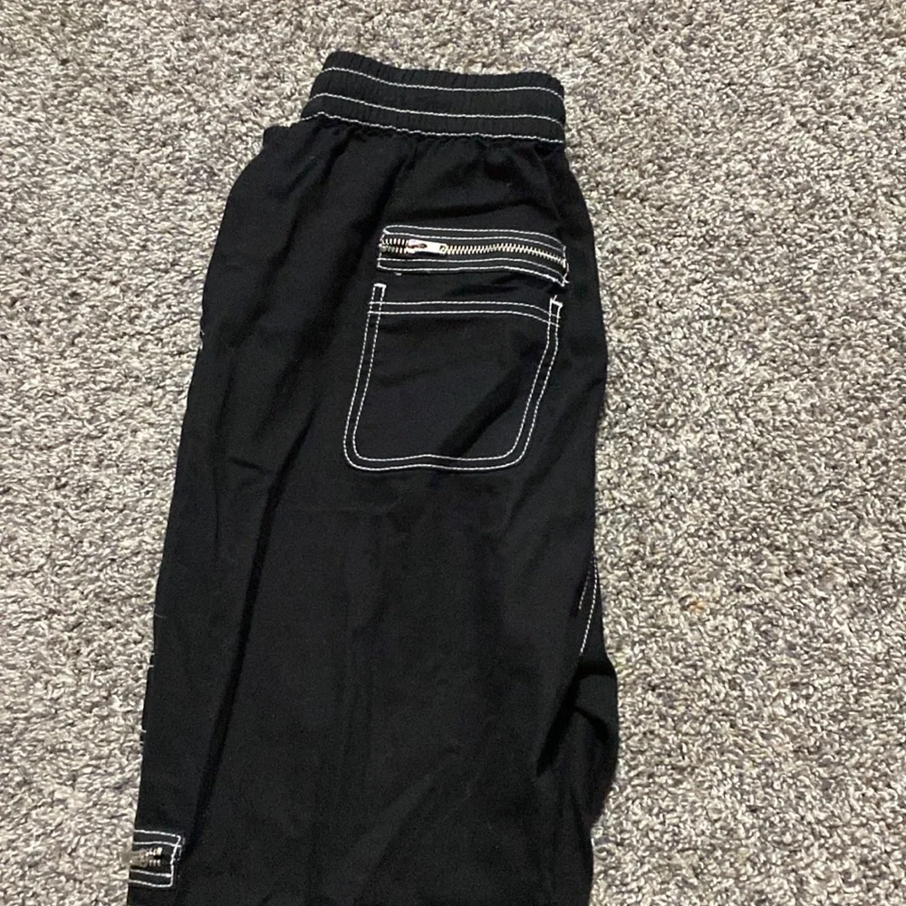 Two cargo pants - Picture 3 of 9
